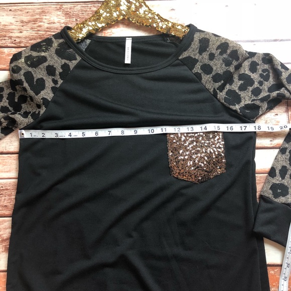 Last 1! MEDIUM Leopard Sleeve Sequin Pocket Top - Picture 4 of 6